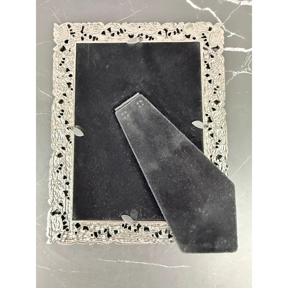 VTG Ornate Cut Floral Sivertone Metal Standing Photo Frame 5X7